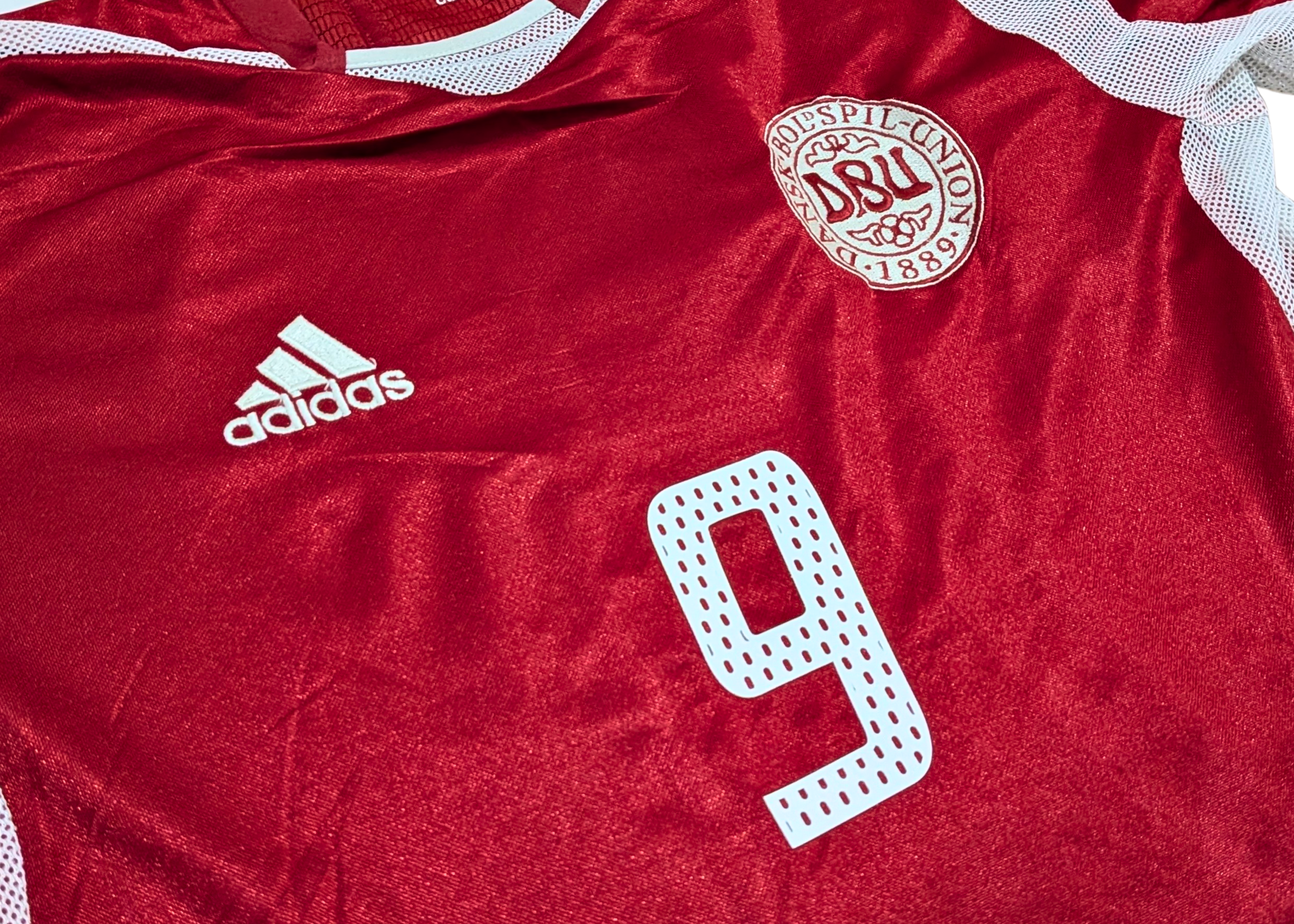 2004-05 Denmark Home Shirt - Tomasson 9