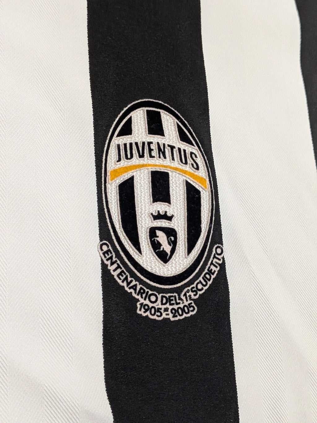 2005-06 Juventus Home Shirt - Del Piero 10