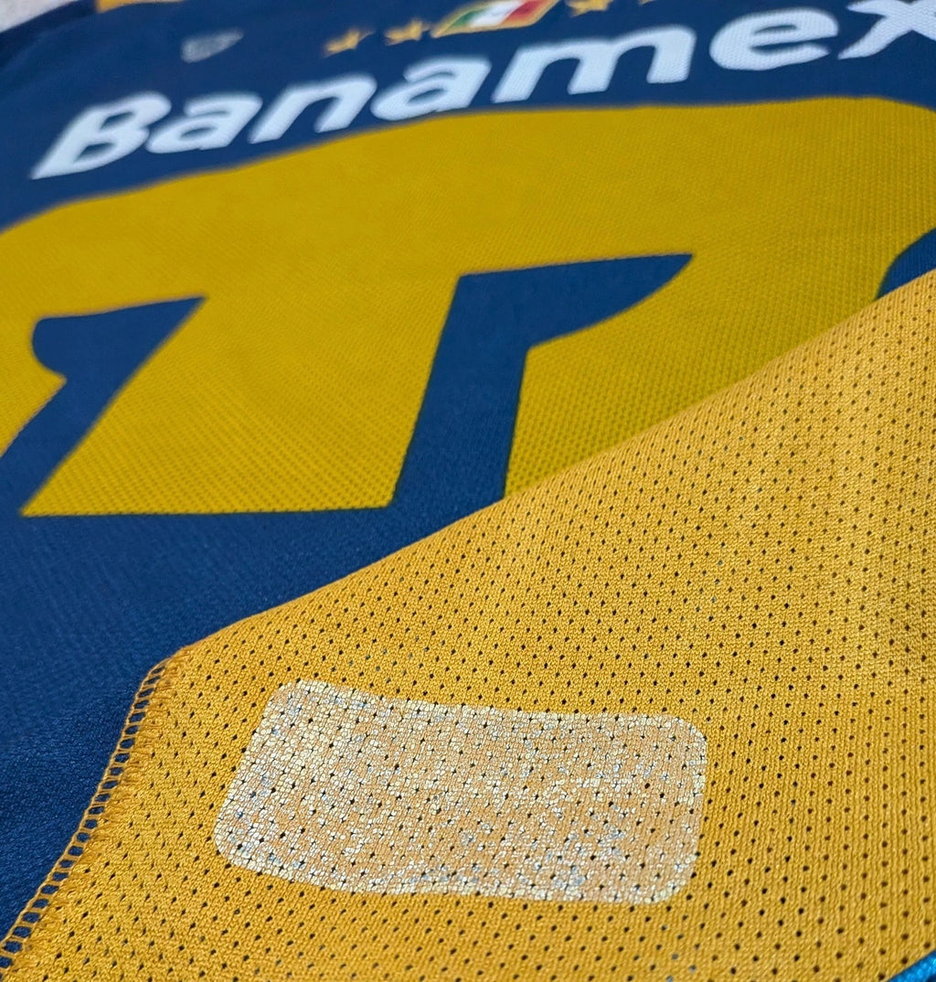 2004-05 UNAM Pumas Away Shirt