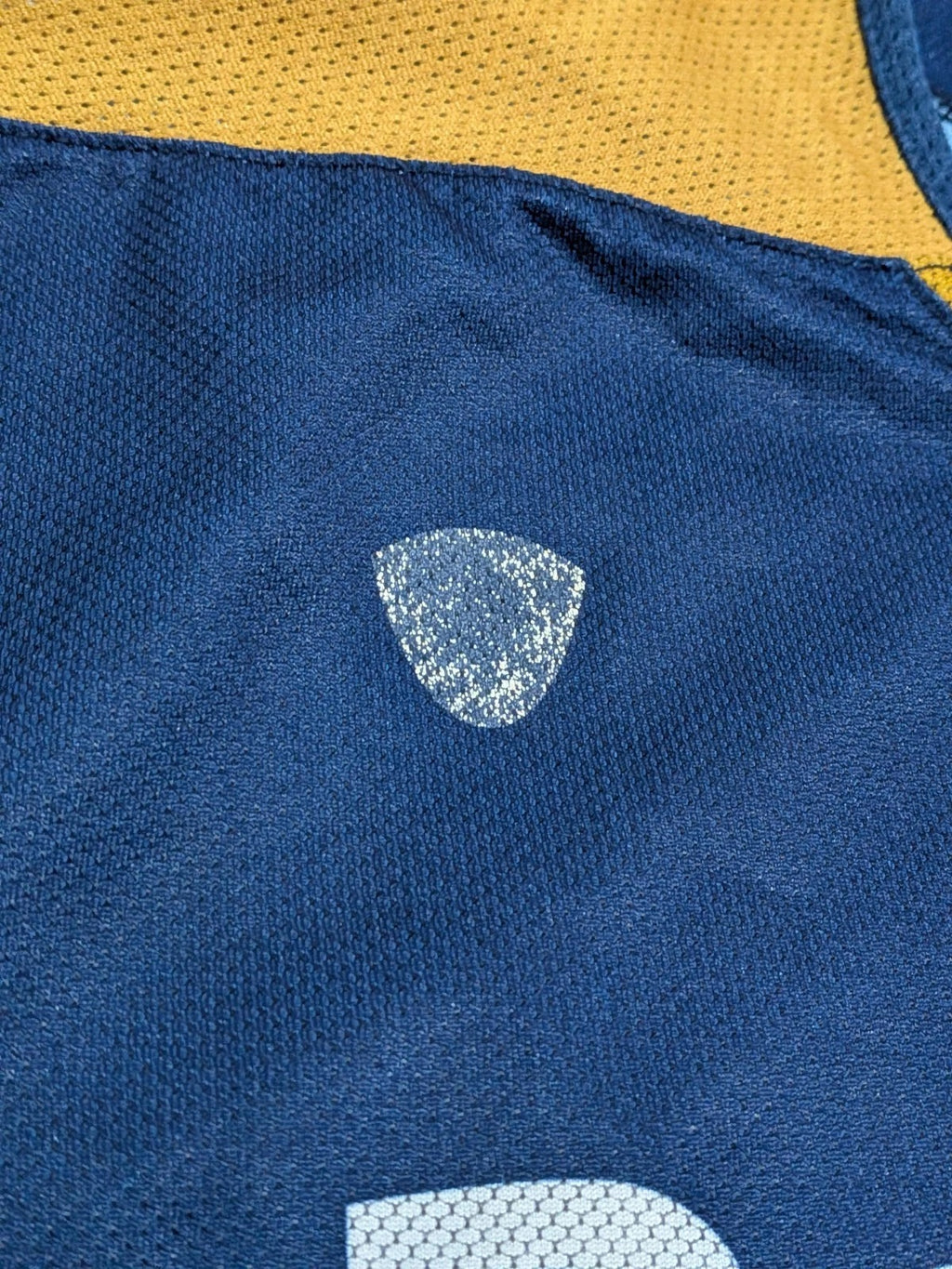 2004-05 UNAM Pumas Away Shirt
