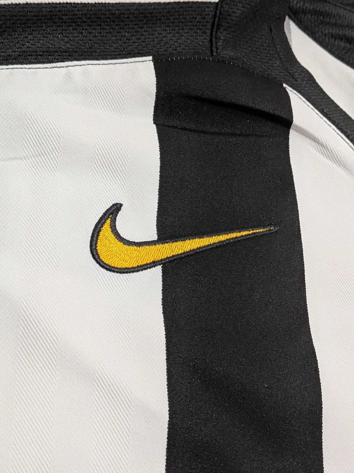 2005-06 Juventus Home Shirt - Del Piero 10