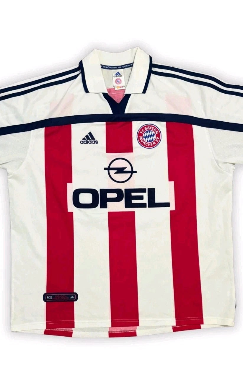 2000-02 Bayern Munich Away Shirt (Pizarro 14)