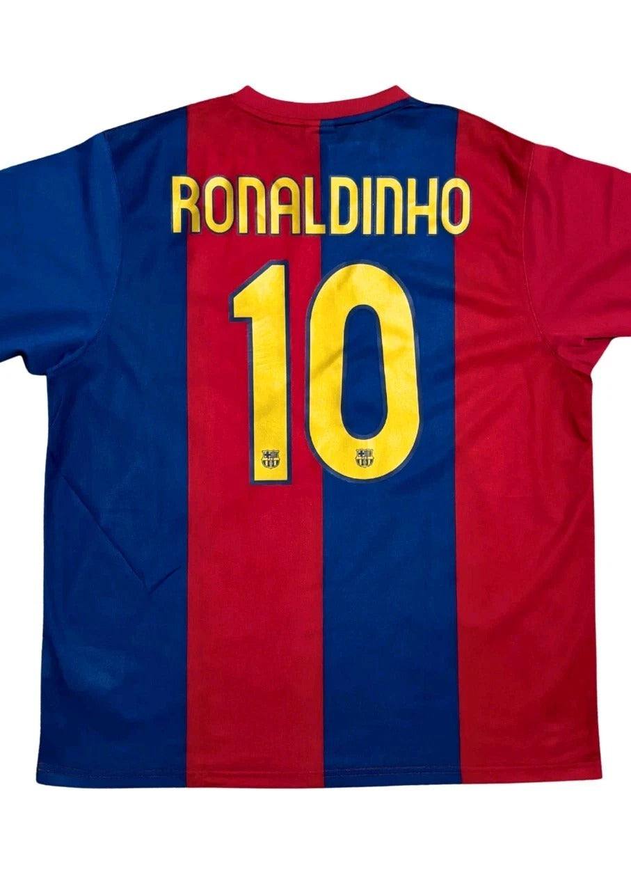 2006-07 Barcelona Home Shirt - Ronaldinho 10