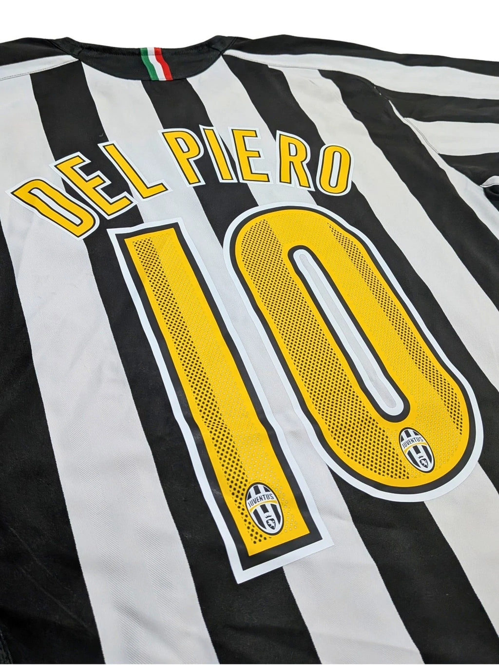2005-06 Juventus Home Shirt - Del Piero 10