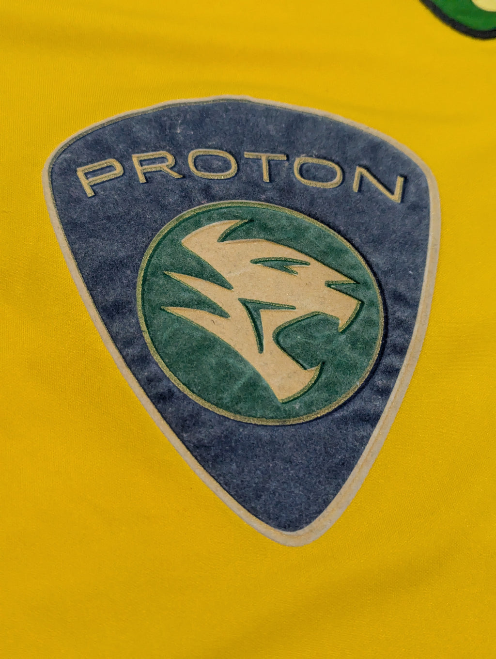 2003-05 Norwich City Home Shirt - Huckerby 6