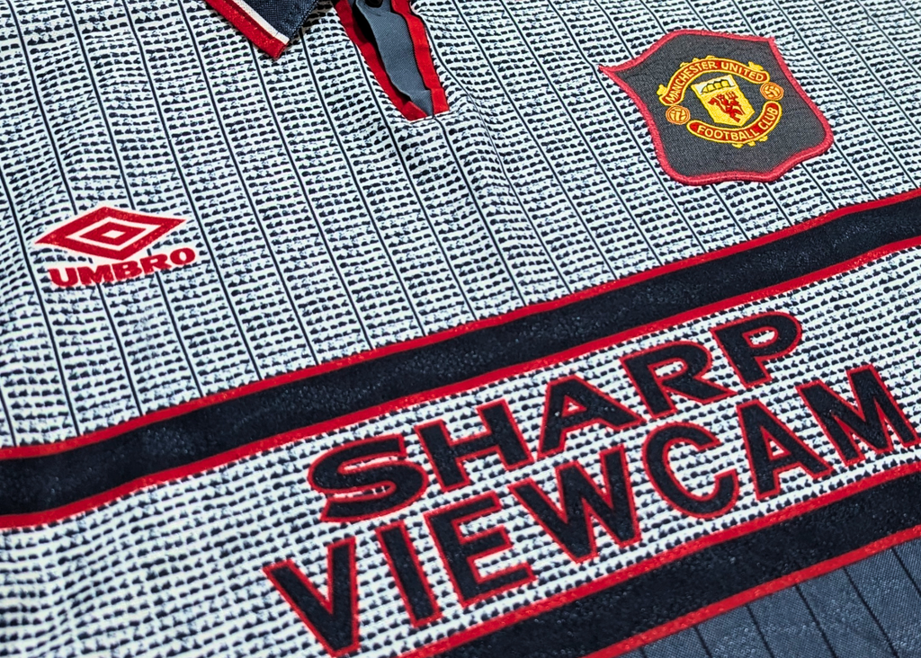 1995-96 Manchester United Away - Keane 16
