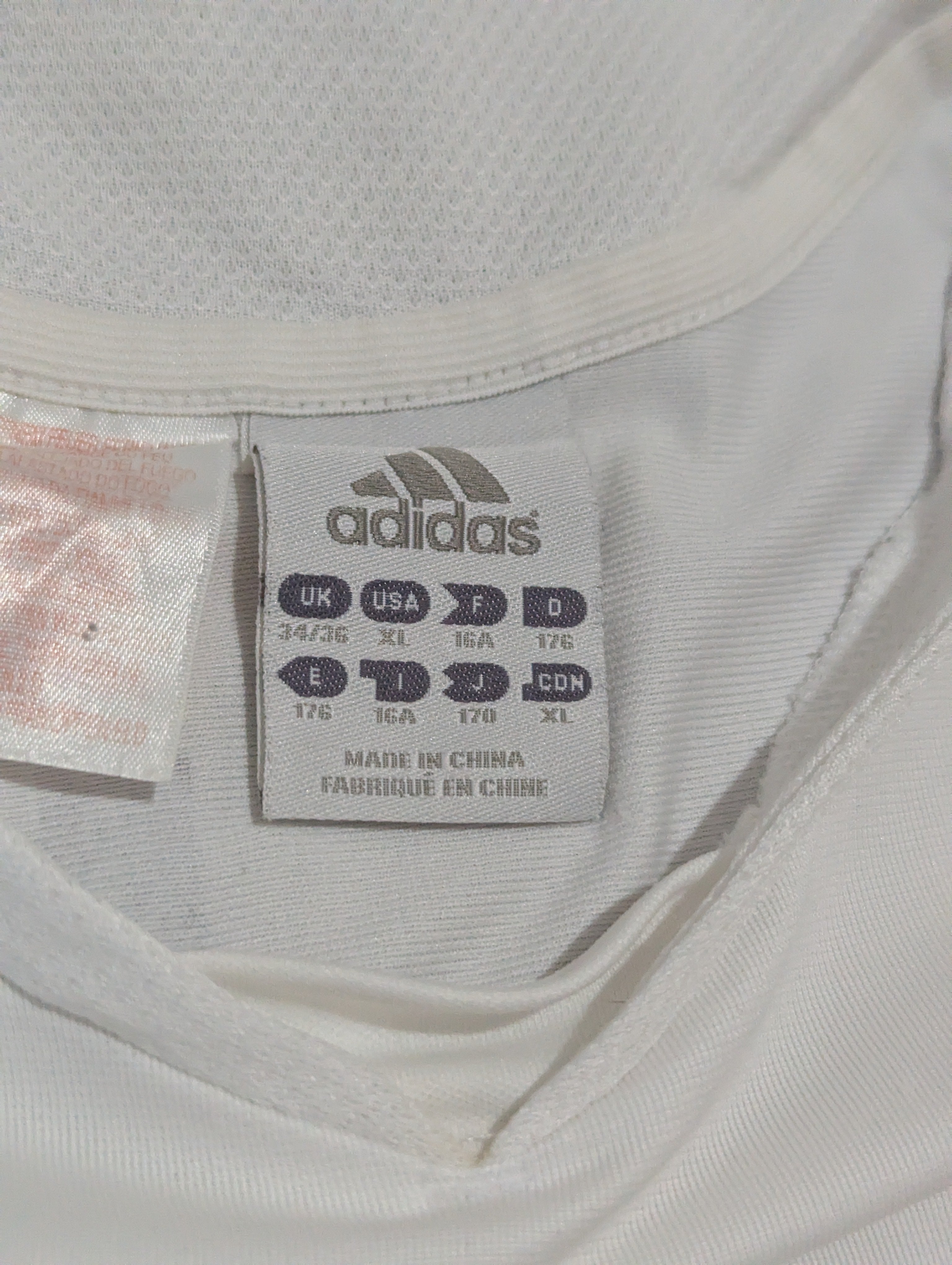 2005-06 Real Madrid Home Shirt - Ronaldo 9