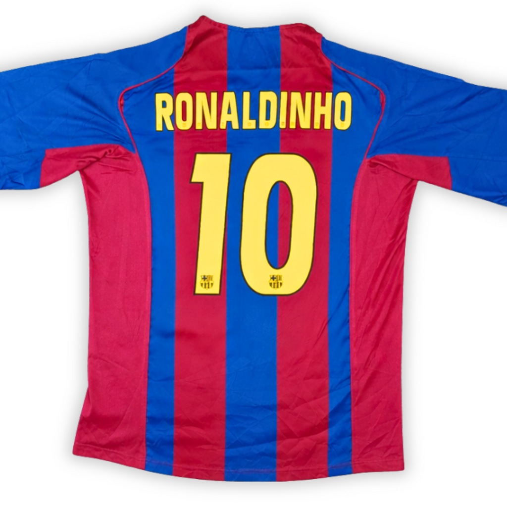 2004-05 Barcelona Home Shirt - Ronaldinho 10