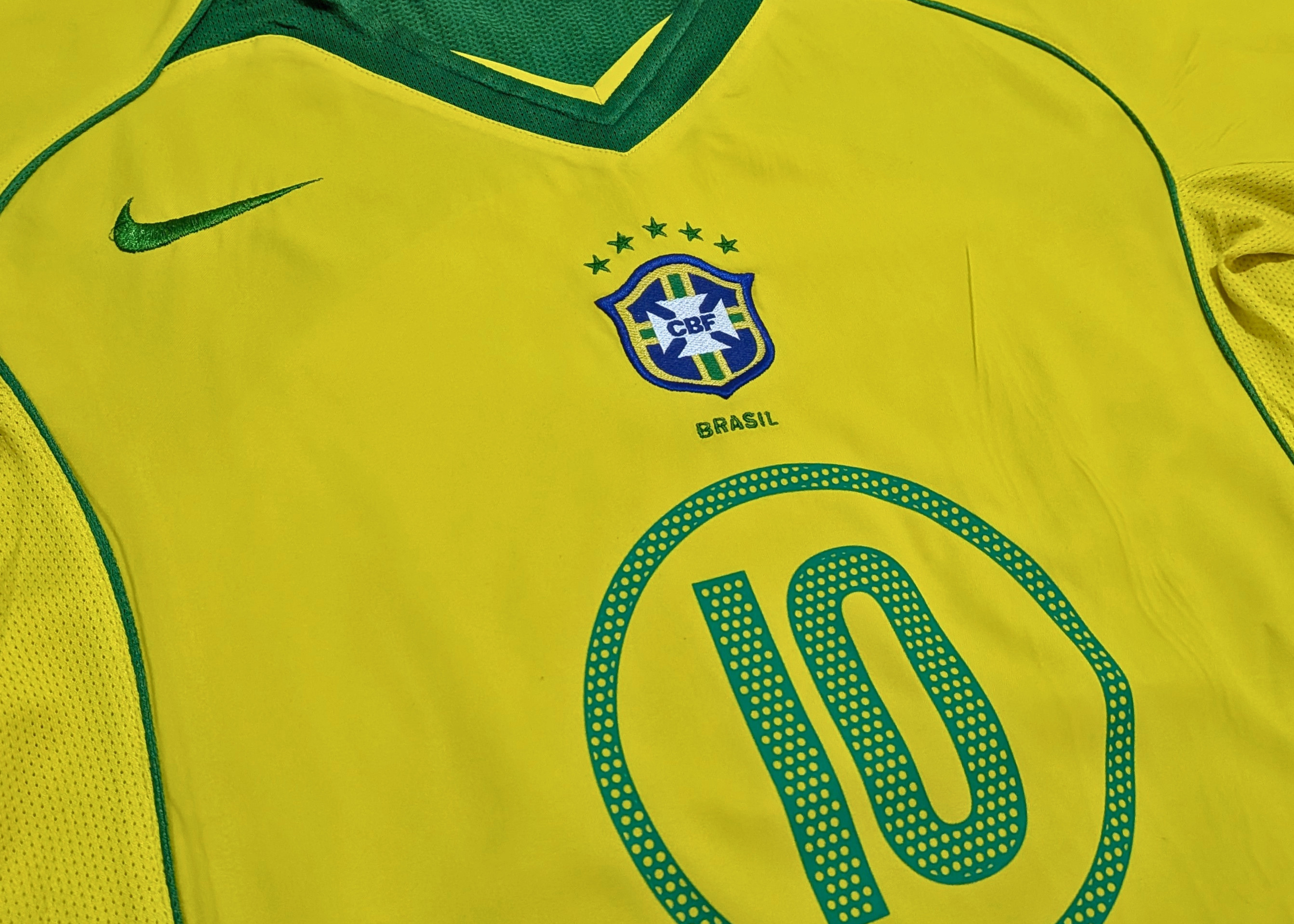 2004-06 Brazil Home Shirt - Ronaldinho 10