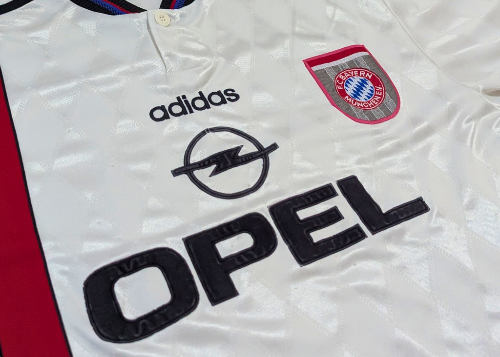 1996-98 Bayern Munich Away Shirt