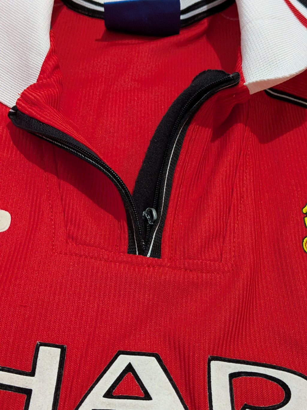 1998-00 Manchester United Home Shirt - Yorke 19