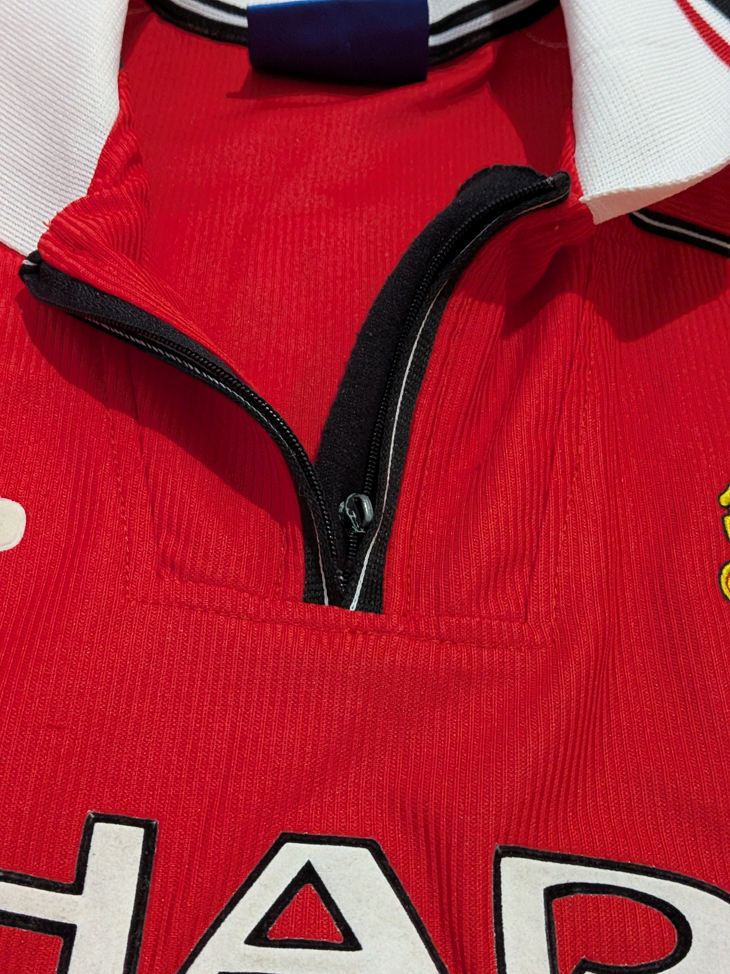 1998-00 Manchester United Home Shirt - Yorke 19