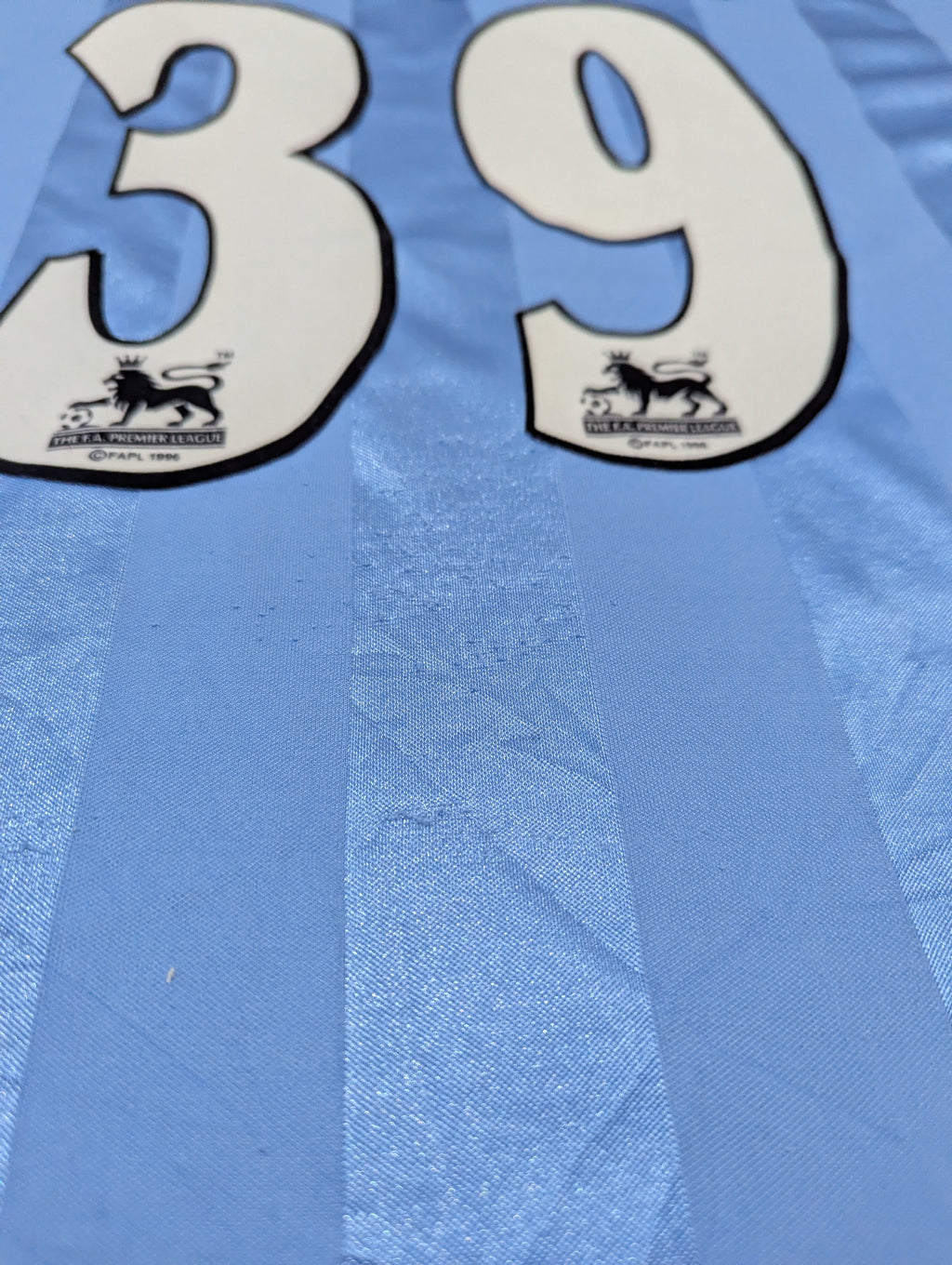 2003-04 Manchester City Home Shirt - Anelka 39