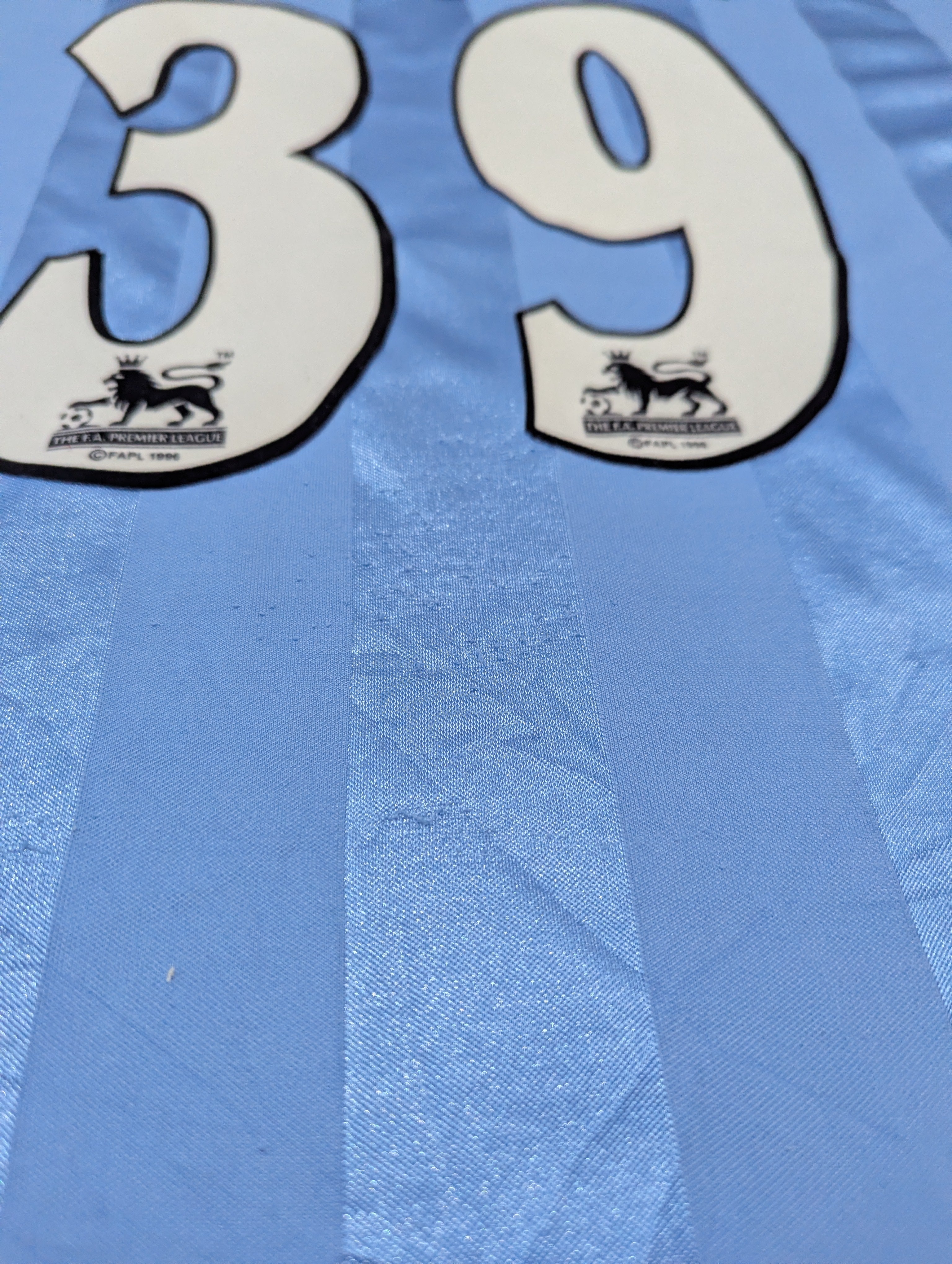 2003-04 Manchester City Home Shirt - Anelka 39