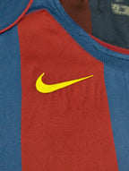 2004-05 Barcelona Home Shirt - Ronaldinho 10