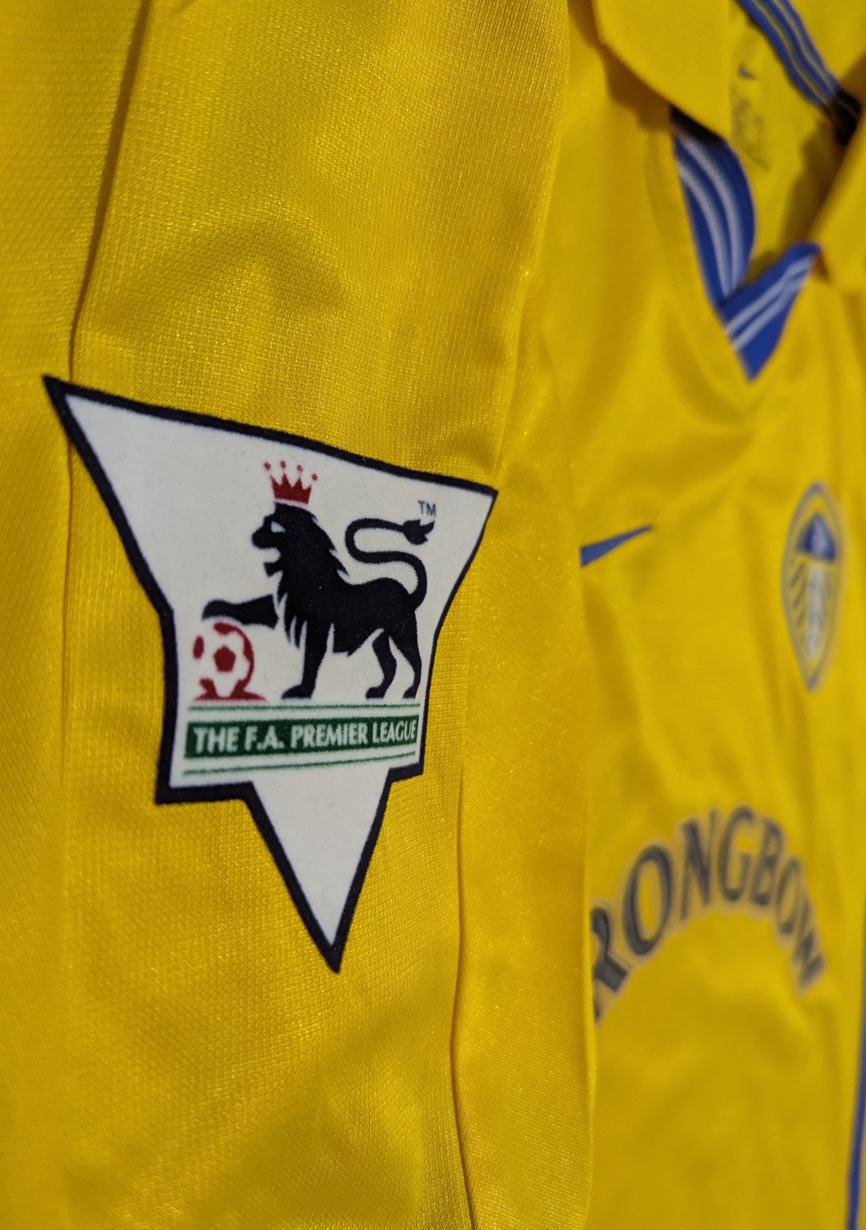 2000-02 Leeds Away Shirt - Viduka 9