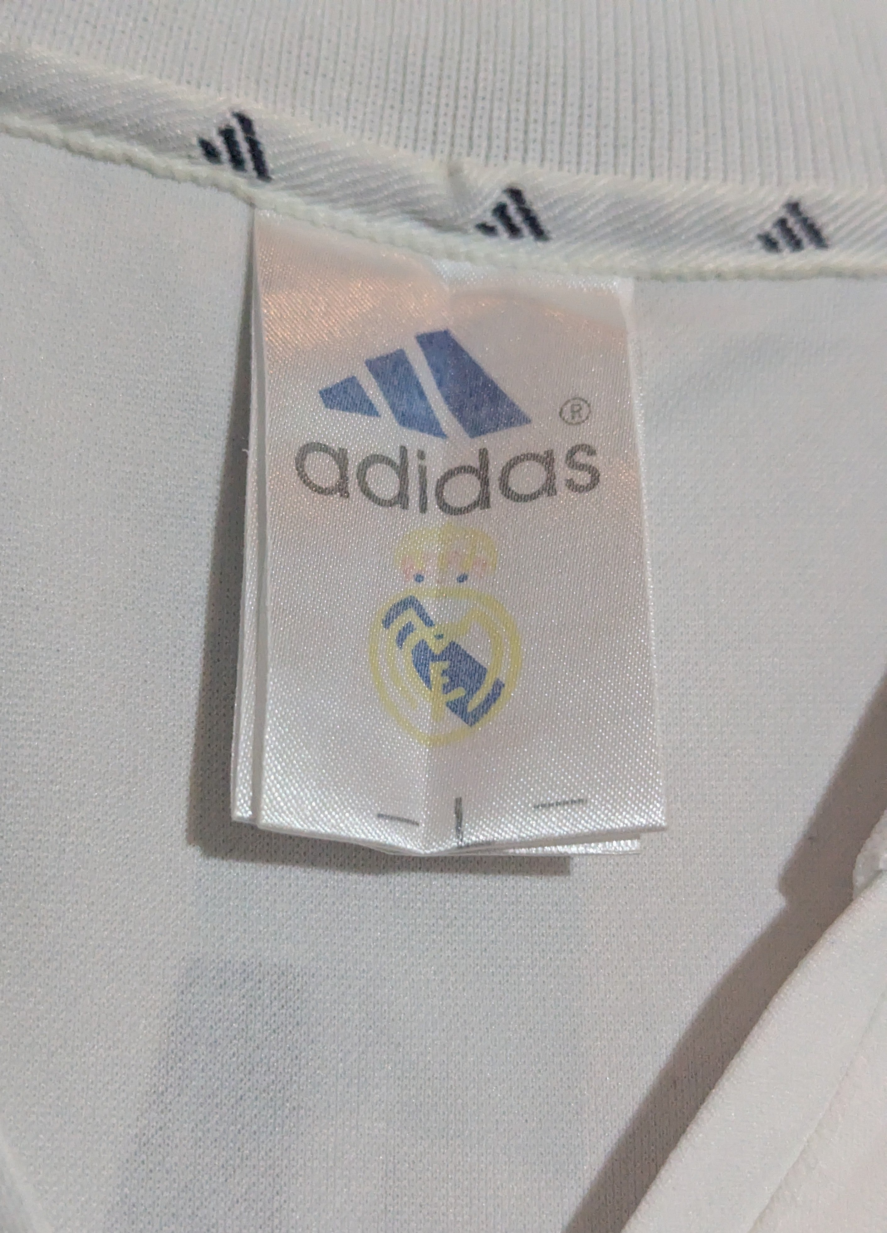 2001-02 Real Madrid Home Shirt - Zidane 5