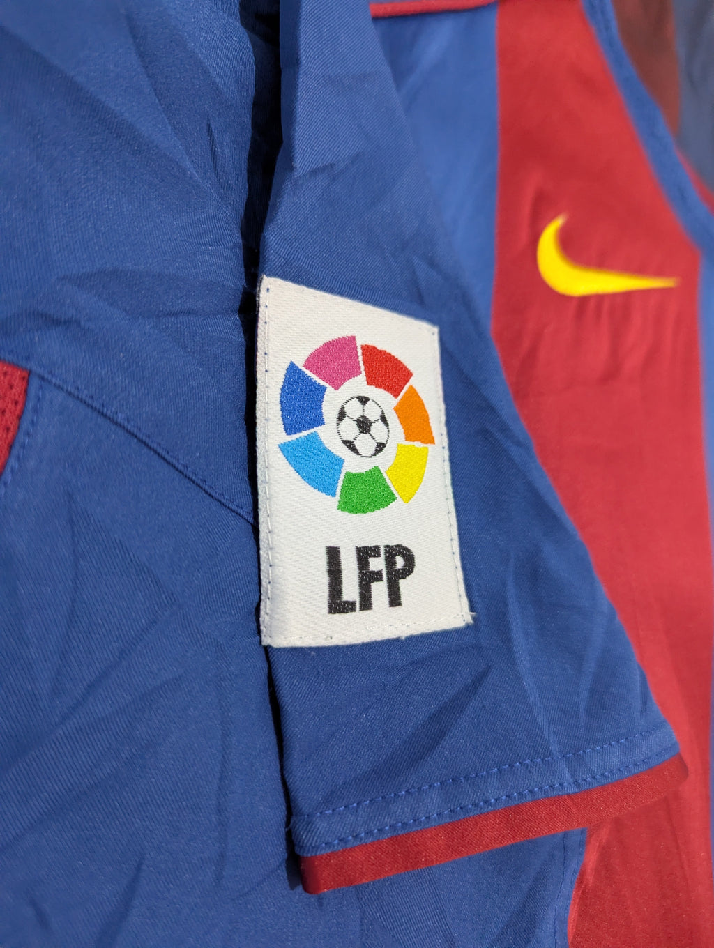 2004-05 Barcelona Home Shirt - Ronaldinho 10