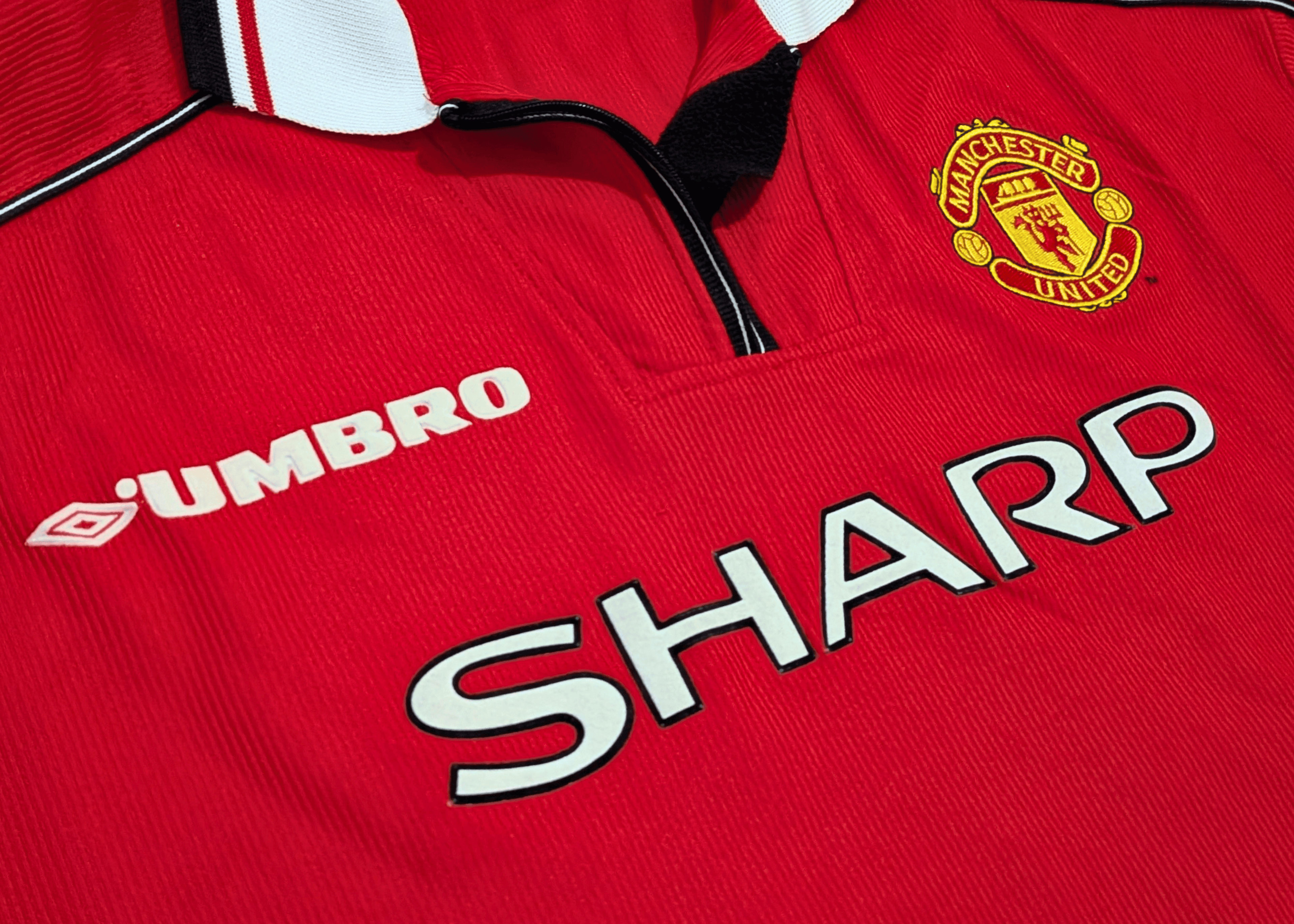 1998-00 Manchester United Home Shirt - Yorke 19