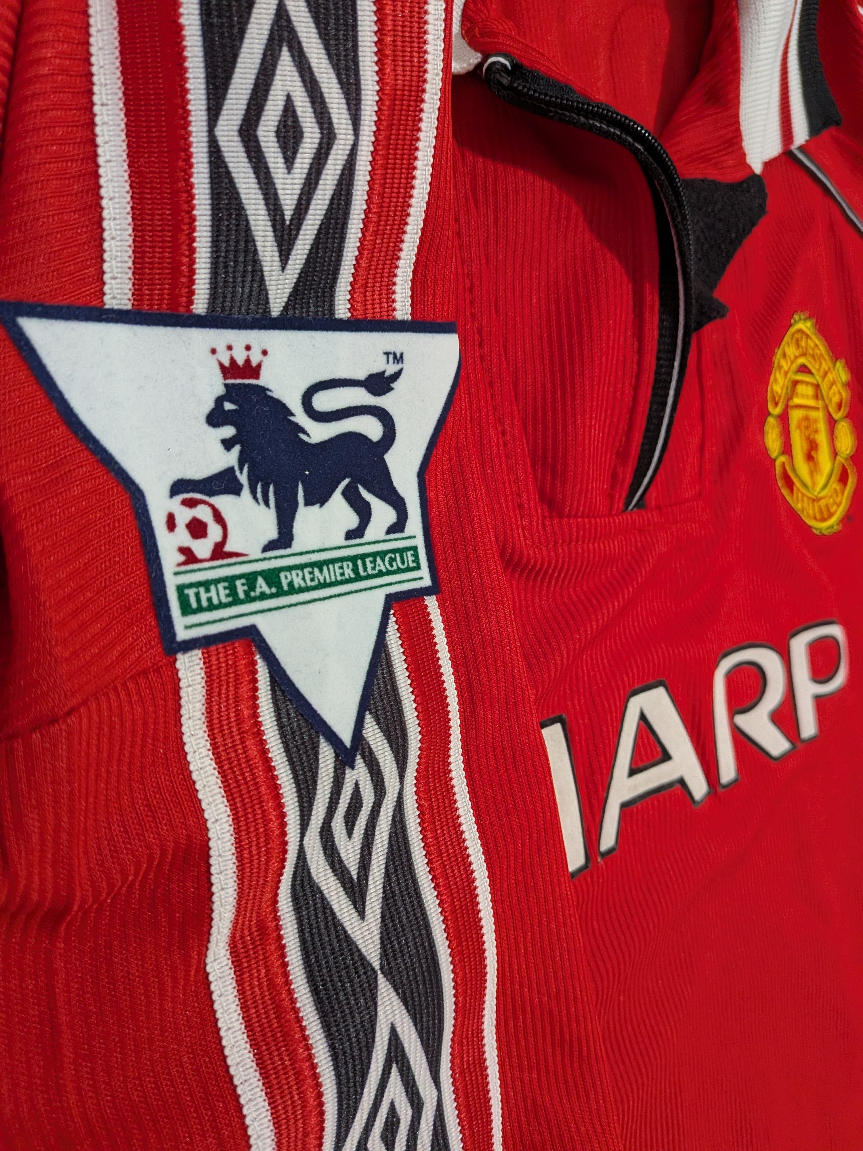1998-00 Manchester United Home Shirt - Yorke 19