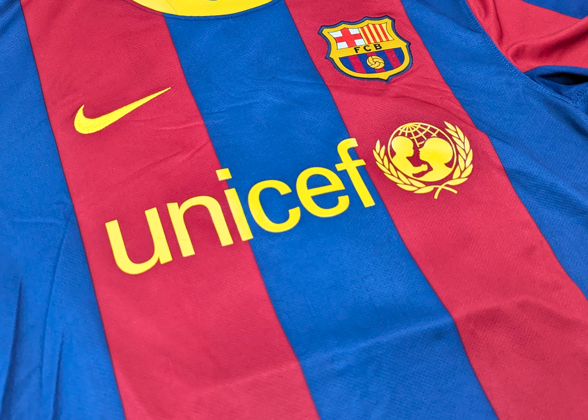 2010-11 Barcelona Home Shirt - Messi 10
