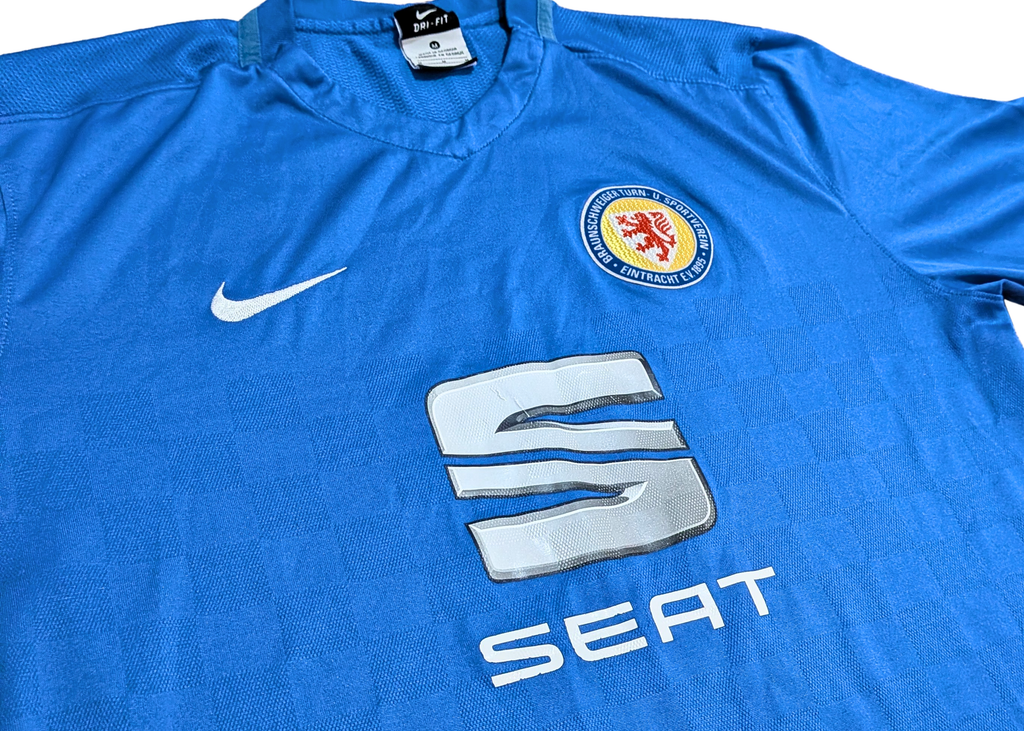 2014-15 Eintracht Braunschweig Away Shirt